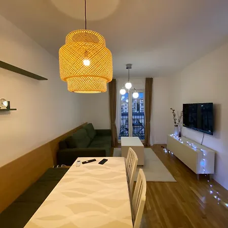 Cozy One Bedroom Апартаменти